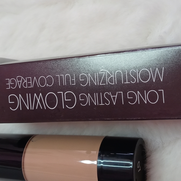 Cosmetics - Picture 2 of 4